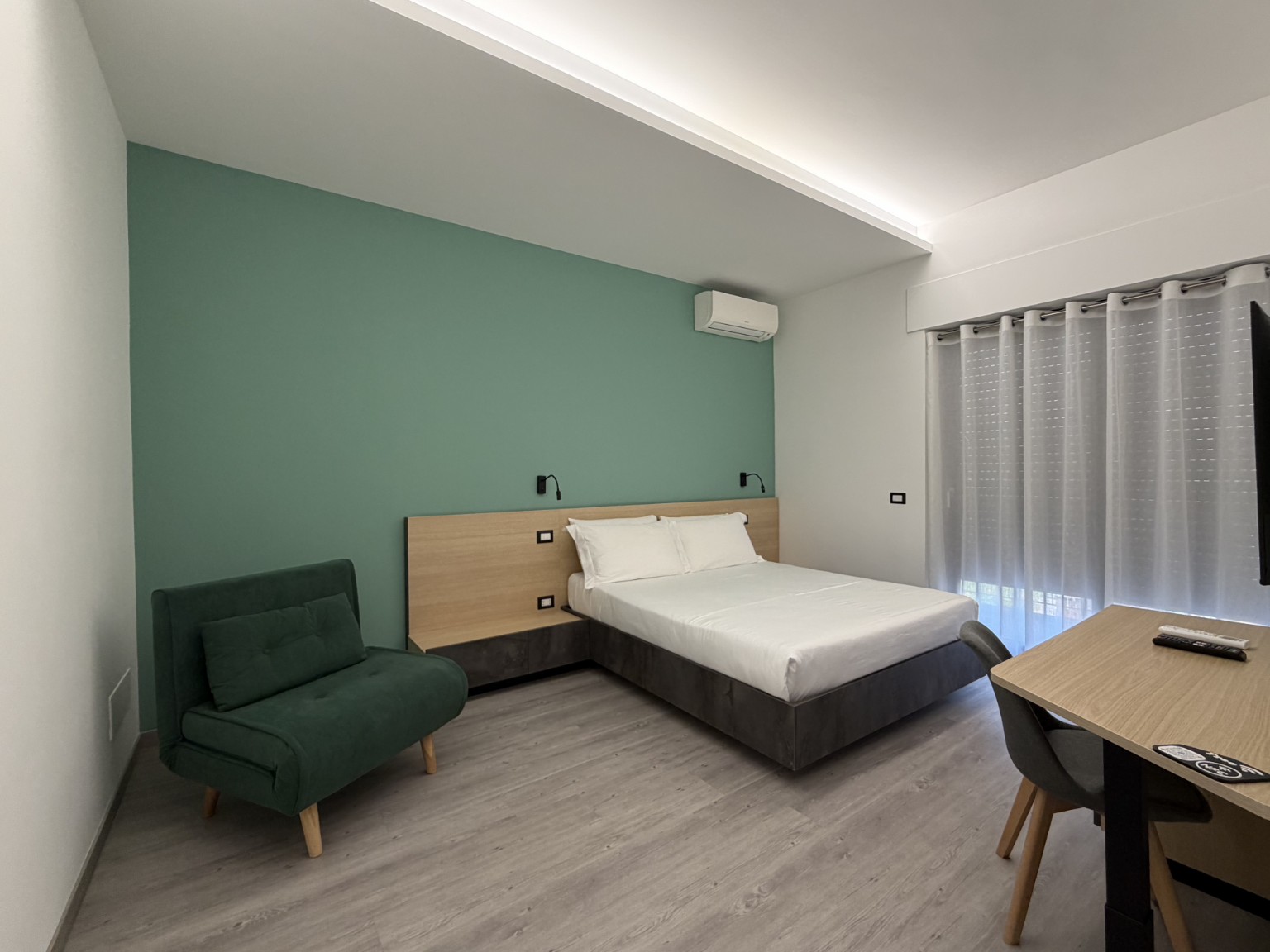 Malachite — Camera: vista sul letto